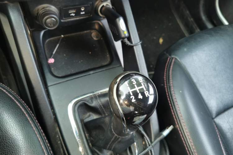 Used CHANGAN CS35 2015 1.6L Manual Luxury Model China IV Standard Gear Lever