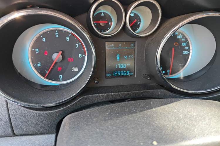 Used CHANGAN CS35 2015 1.6L Manual Luxury Model China IV Standard Odometer Close Up