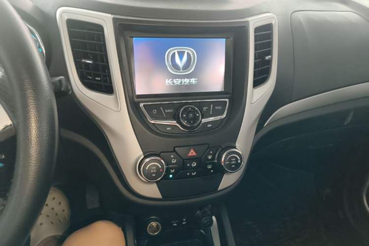 Used CHANGAN CS35 2015 1.6L Manual Luxury Model China IV Standard Audio And AC Panel