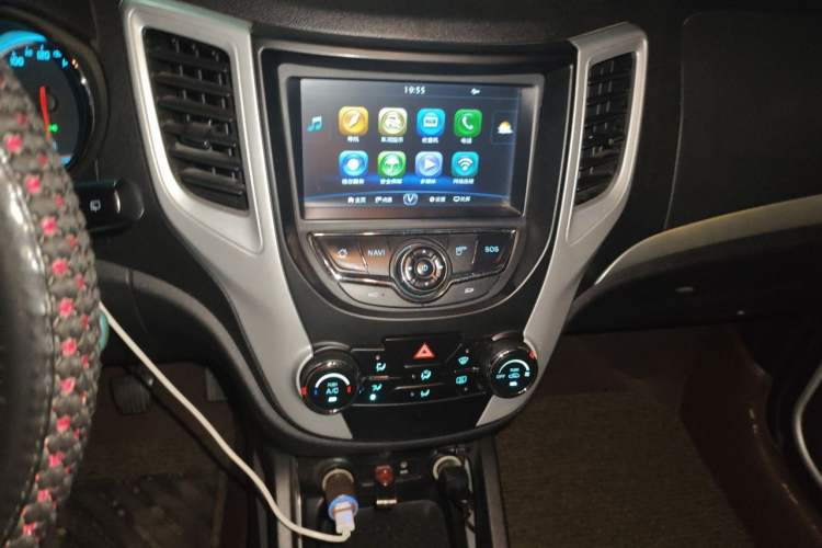 Used CHANGAN CS35 2015 1.6L Manual Luxury Model China V Standard Audio And AC Panel