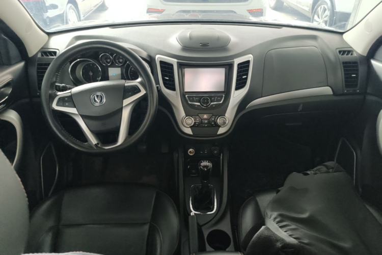 Used CHANGAN CS35 2015 1.6L Manual Luxury Model China IV Standard Center Console