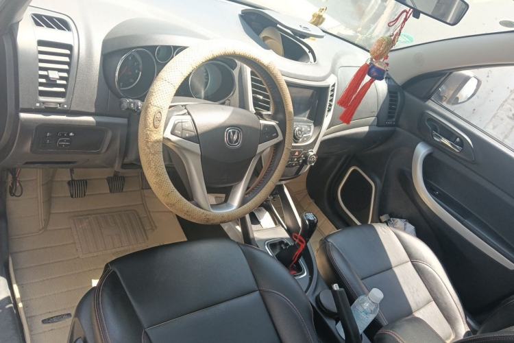 Used CHANGAN CS35 2015 1.6L Manual Luxury Model China IV Standard Center Console