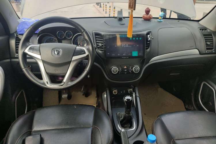 Used CHANGAN CS35 2015 1.6L Manual Luxury Model China IV Standard Center Console