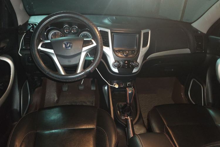 Used CHANGAN CS35 2015 1.6L Manual Luxury Model China V Standard Center Console