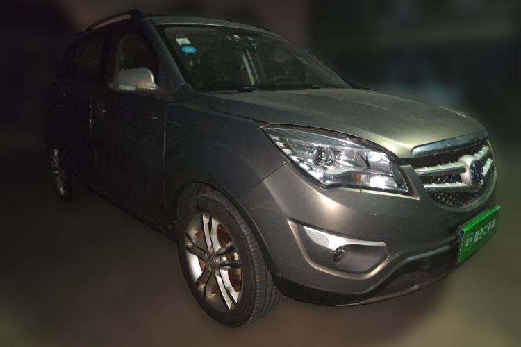 Used CHANGAN CS35 2015 1.6L Manual Luxury Model China V Standard Front Right 45 Deg