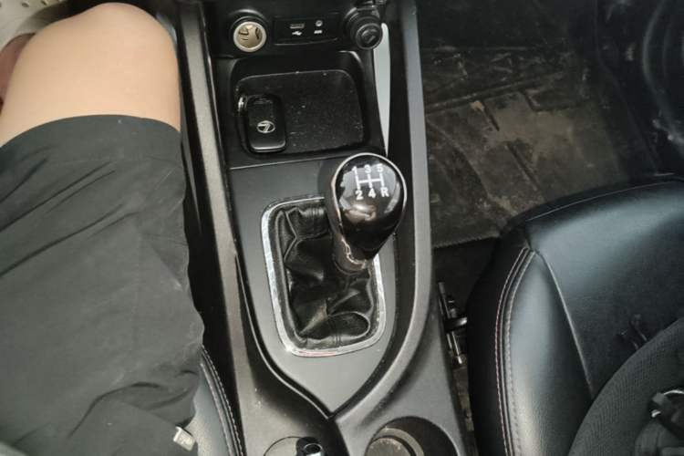 Used CHANGAN CS35 2015 1.6L Manual Luxury Model China IV Standard Gear Lever