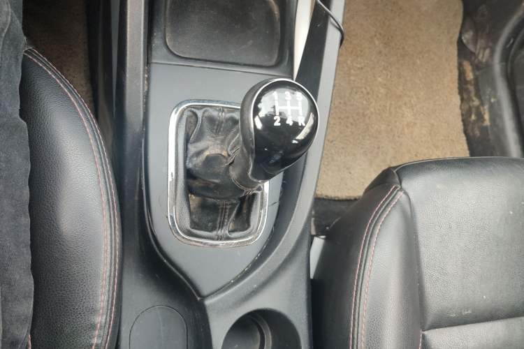 Used CHANGAN CS35 2015 1.6L Manual Luxury Model China IV Standard Gear Lever