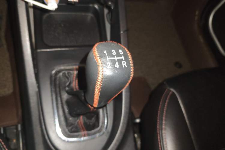 Used CHANGAN CS35 2015 1.6L Manual Luxury Model China V Standard Gear Lever