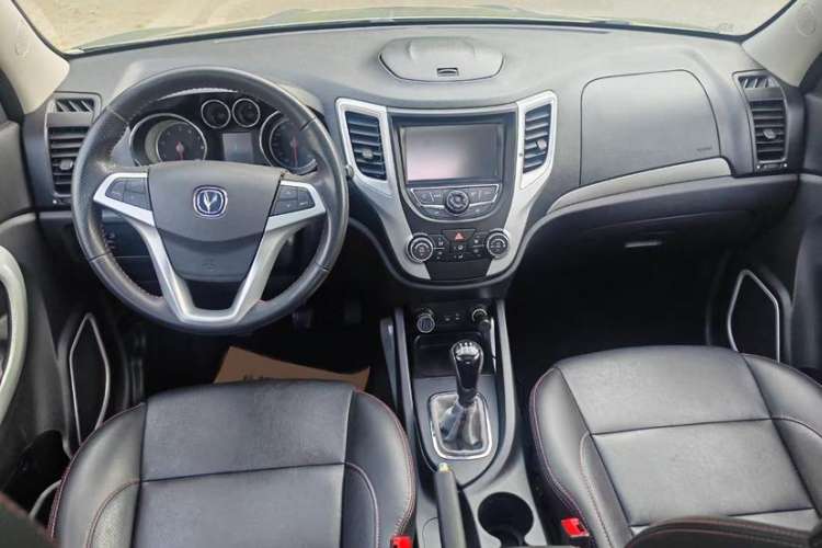 Used CHANGAN CS35 2015 1.6L Manual Luxury Model China IV Standard Interior 1
