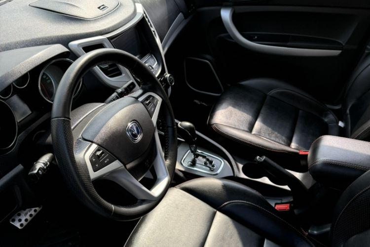 Used CHANGAN CS35 2015 1.6L Automatic Luxury Model China IV Standard Interior 2