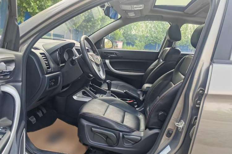 Used CHANGAN CS35 2015 1.6L Manual Luxury Model China IV Standard Interior 2