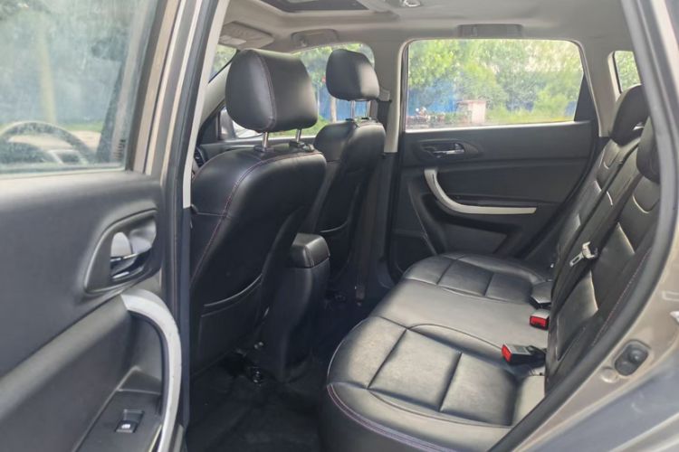 Used CHANGAN CS35 2015 1.6L Manual Luxury Model China IV Standard Interior 3