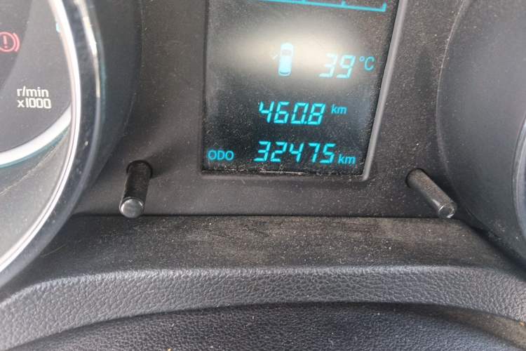 Used CHANGAN CS35 2015 1.6L Manual Luxury Model China IV Standard Odometer Close Up