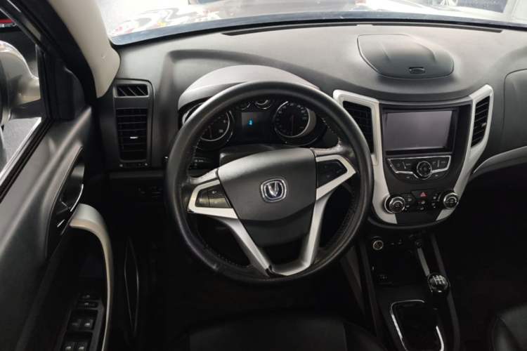 Used CHANGAN CS35 2015 1.6L Manual Luxury Model China IV Standard Steering Wheel