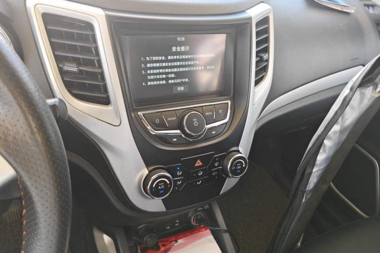 Used CHANGAN CS35 2015 1.6L Manual Luxury Model China IV Standard Audio And AC Panel