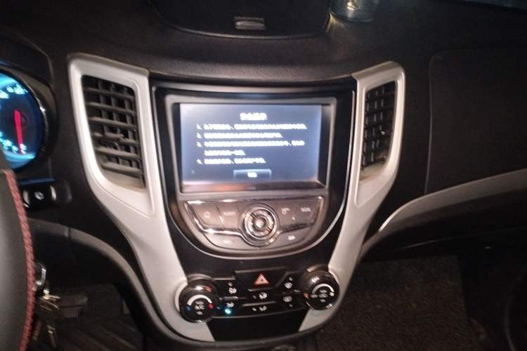 Used CHANGAN CS35 2015 1.6L Automatic Luxury Model China V Standard Audio And AC Panel