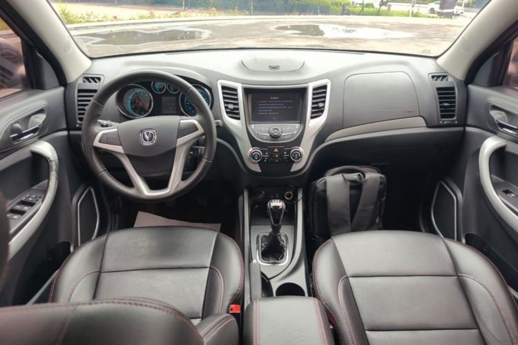 Used CHANGAN CS35 2015 1.6L Manual Luxury Model China IV Standard Center Console
