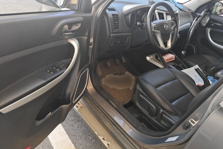 Used CHANGAN CS35 2015 1.6L Manual Luxury Model China IV Standard Driver Seat