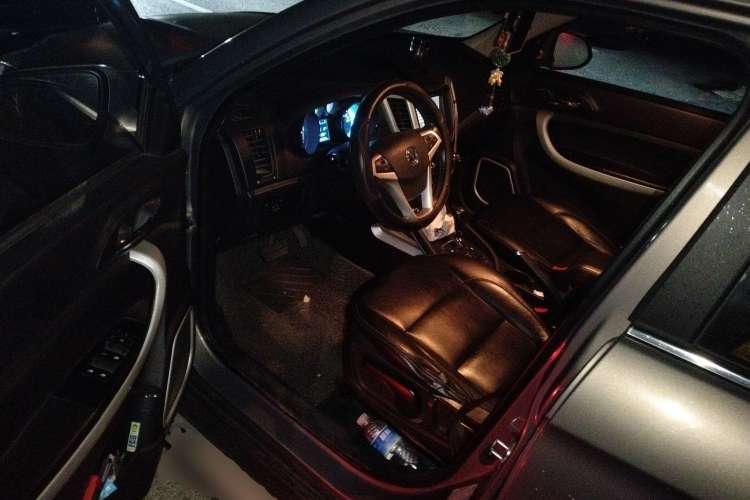 Used CHANGAN CS35 2015 1.6L Automatic Luxury Model China V Standard Driver Seat