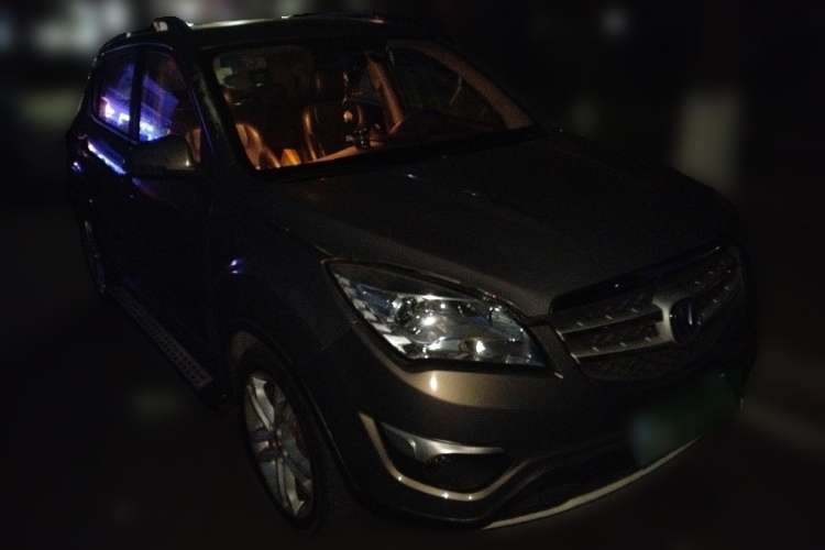 Used CHANGAN CS35 2015 1.6L Automatic Luxury Model China V Standard Front Right 45 Deg