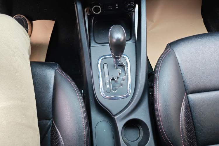 Used CHANGAN CS35 2015 1.6L Automatic Prestige Model China V Standard Gear Lever