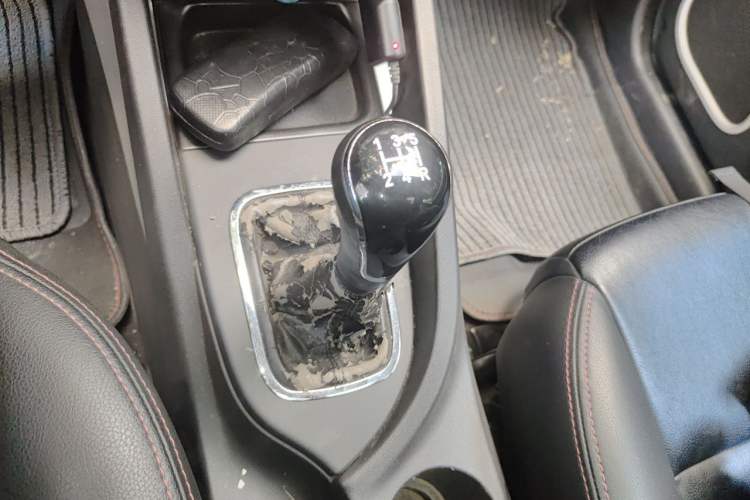 Used CHANGAN CS35 2015 1.6L Manual Luxury Model China IV Standard Gear Lever
