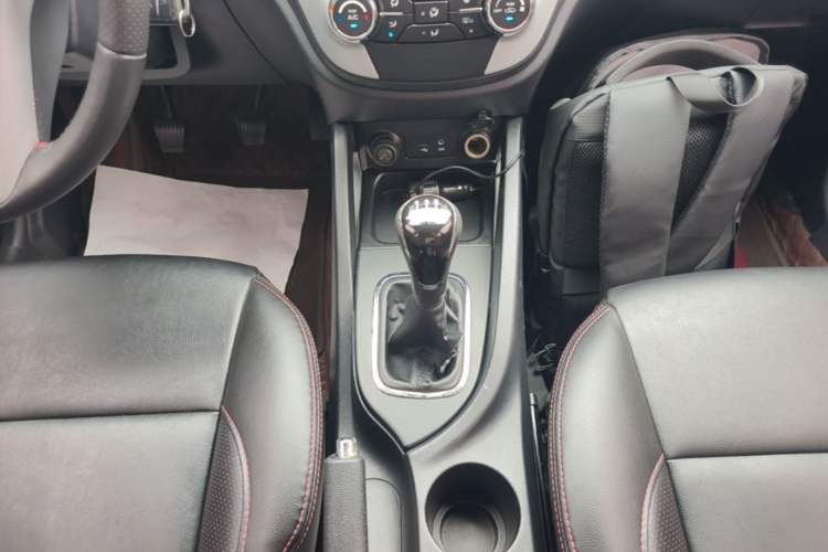 Used CHANGAN CS35 2015 1.6L Manual Luxury Model China IV Standard Gear Lever