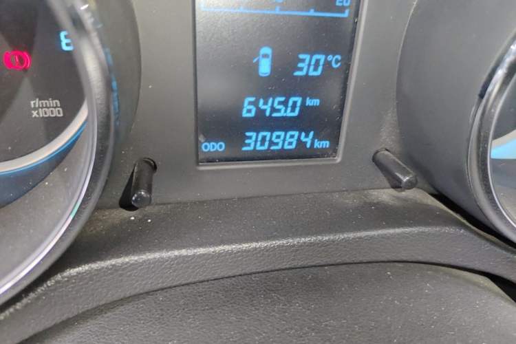Used CHANGAN CS35 2015 1.6L Manual Luxury Model China IV Standard Odometer Close Up