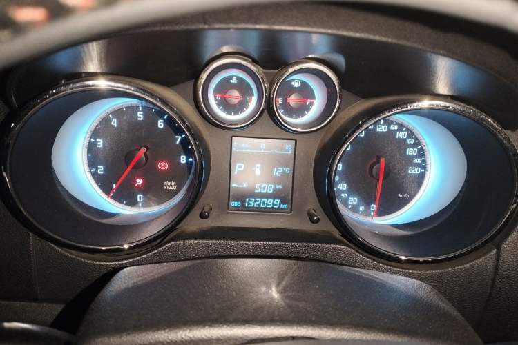 Used CHANGAN CS35 2015 1.6L Automatic Luxury Model China V Standard Odometer Close Up