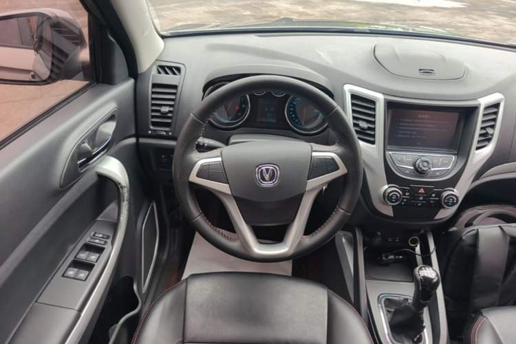 Used CHANGAN CS35 2015 1.6L Manual Luxury Model China IV Standard Steering Wheel