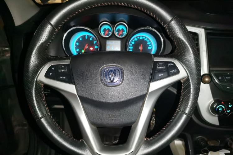 Used CHANGAN CS35 2015 1.6L Automatic Luxury Model China IV Standard Steering Wheel