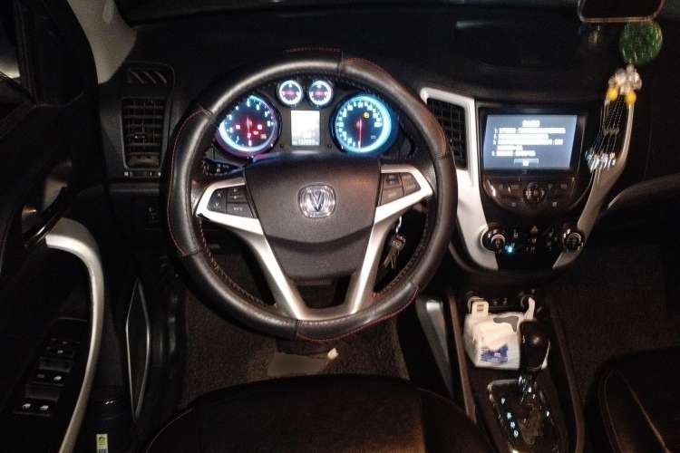 Used CHANGAN CS35 2015 1.6L Automatic Luxury Model China V Standard Steering Wheel