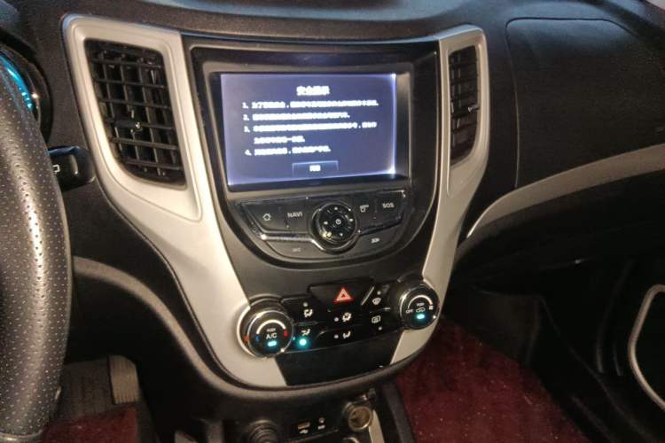 Used CHANGAN CS35 2015 1.6L Manual Luxury Model China IV Standard Audio And AC Panel