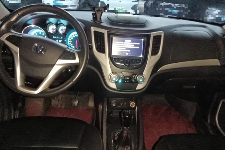 Used CHANGAN CS35 2015 1.6L Manual Luxury Model China IV Standard Center Console