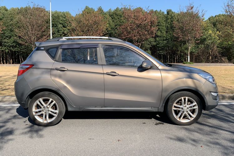 Used CHANGAN CS35 2015 1.6L Manual Luxury Model China IV Standard Exterior 2