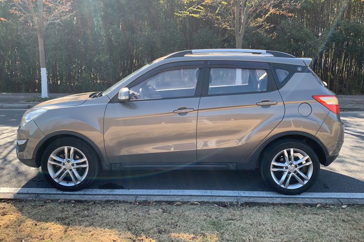 Used CHANGAN CS35 2015 1.6L Manual Luxury Model China IV Standard Exterior 6