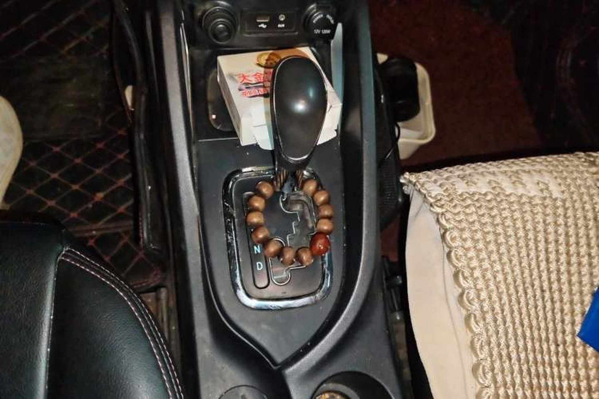 Used CHANGAN CS35 2015 1.6L Automatic Luxury Model China IV Standard Gear Lever