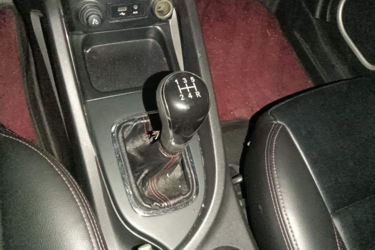 Used CHANGAN CS35 2015 1.6L Manual Luxury Model China IV Standard Gear Lever