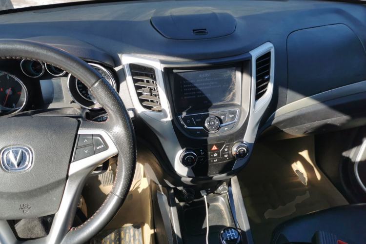 Used CHANGAN CS35 2015 1.6L Manual Luxury Model China IV Standard Interior 2