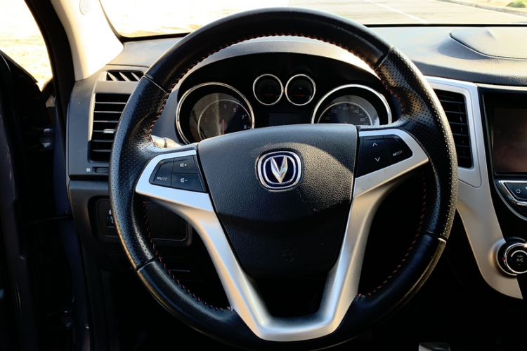 Used CHANGAN CS35 2015 1.6L Manual Luxury Model China IV Standard Interior 2