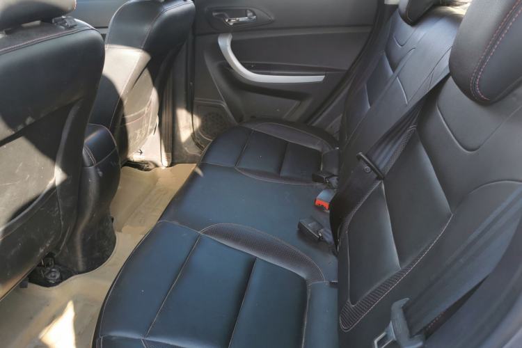 Used CHANGAN CS35 2015 1.6L Manual Luxury Model China IV Standard Interior 4