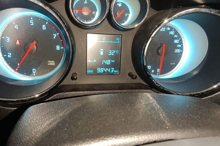 Used CHANGAN CS35 2015 1.6L Manual Luxury Model China IV Standard Odometer Close Up