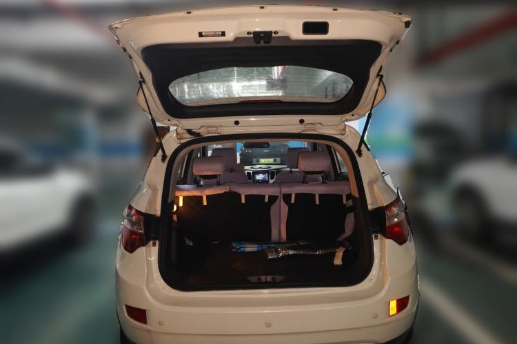 Used CHANGAN CS35 2015 1.6L Automatic Luxury Model China V Standard Trunk