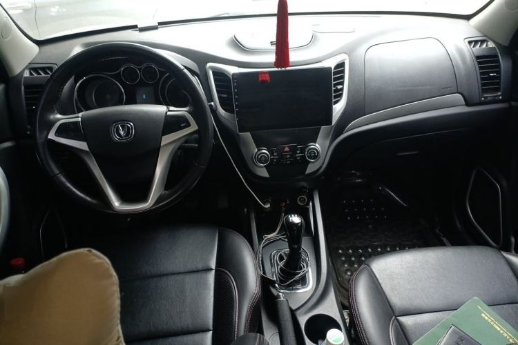 Used CHANGAN CS35 2015 1.6L Manual Luxury Model China V Standard Center Console