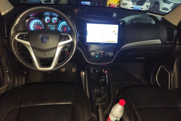 Used CHANGAN CS35 2015 1.6L Manual Luxury Model China V Standard Center Console