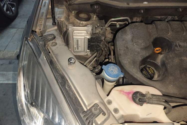 Used CHANGAN CS35 2015 1.6L Manual Luxury Model China V Standard Engine Bay Right