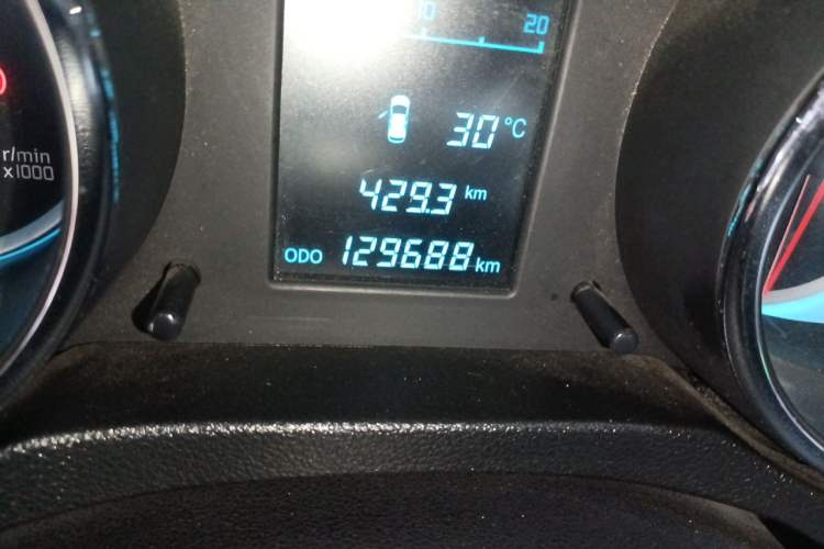 Used CHANGAN CS35 2015 1.6L Manual Luxury Model China V Standard Odometer Close Up