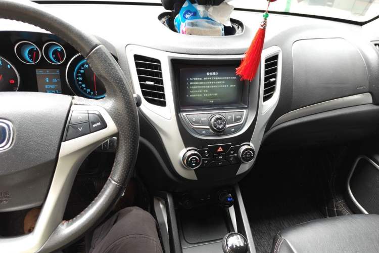 Used CHANGAN CS35 2015 1.6L Manual Luxury Model China IV Standard Audio And AC Panel