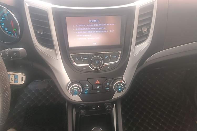 Used CHANGAN CS35 2015 1.6L Automatic Prestige Model China IV Standard Audio And AC Panel