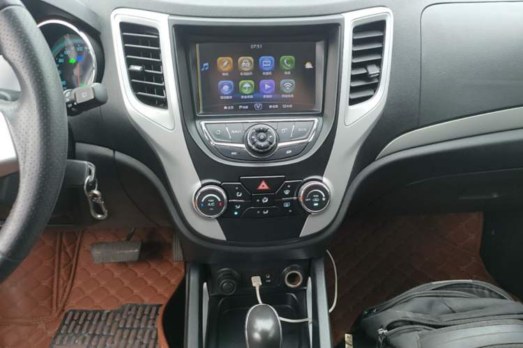 Used CHANGAN CS35 2015 1.6L Automatic Luxury Model China IV Standard Audio And AC Panel